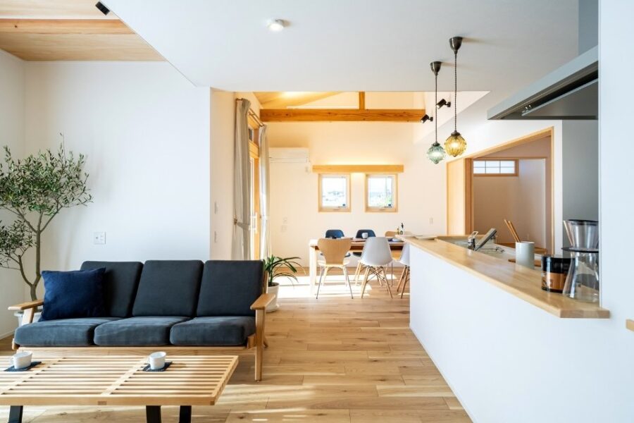 冬でも暖かい家の見分け方｜窓・床・換気のチェック方法