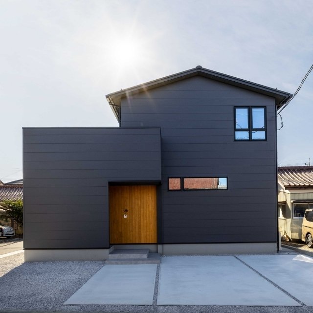 施工事例:光の移ろいを愉しむ家